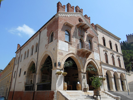 Palazzo della Giustizia - Piazza Antenna - Soave