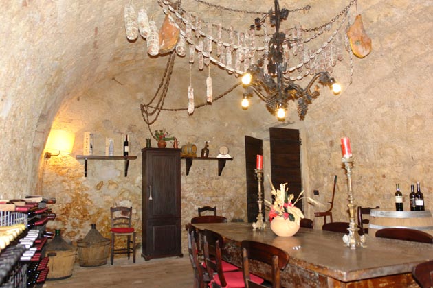 Una veduta della cantina dell'agriturismo